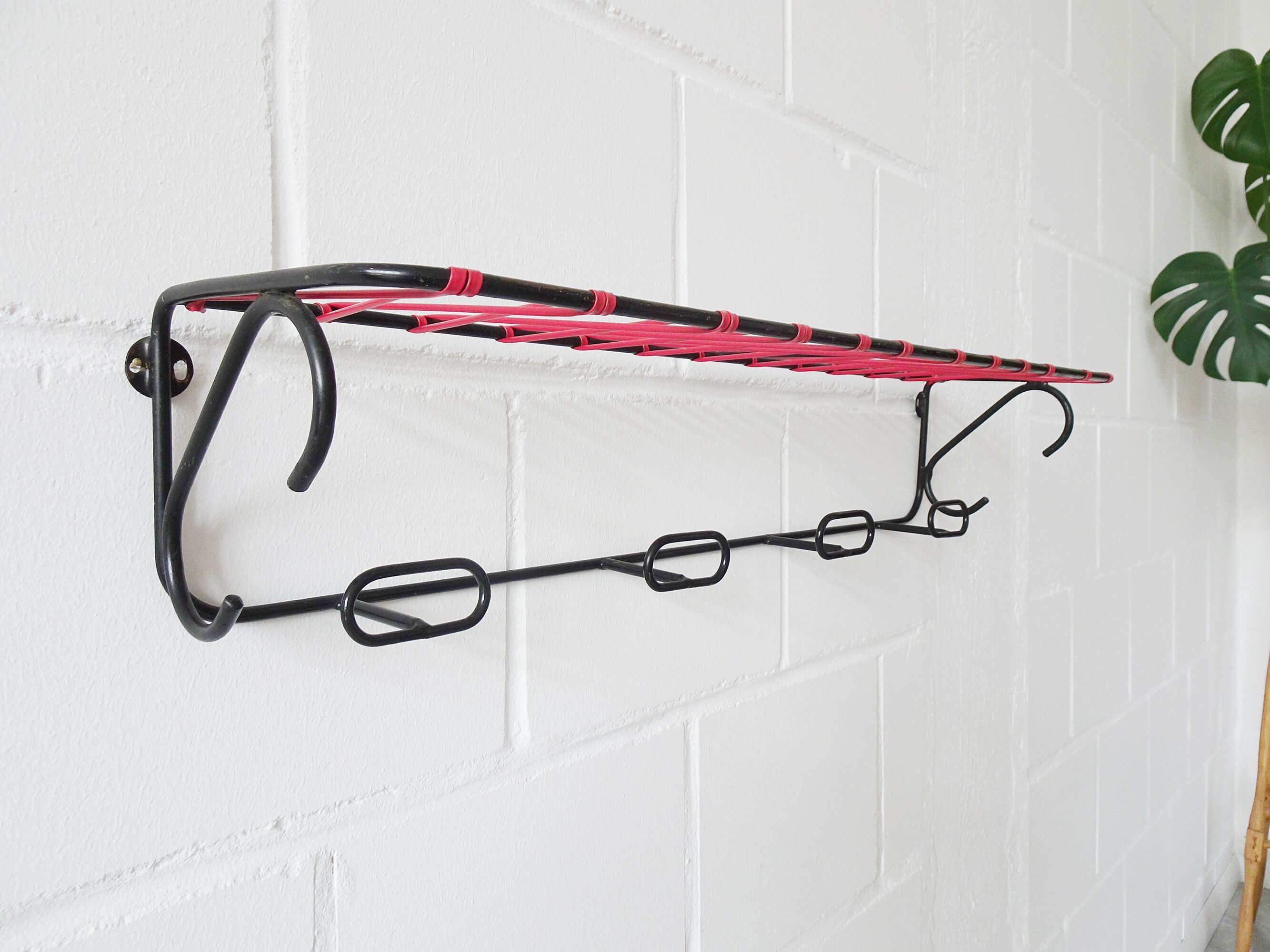 Minimalist wall coat rack in string design in black and red