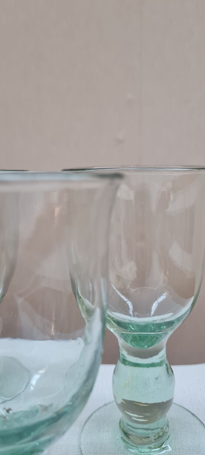 Service of 6 blown glass stemmed glasses