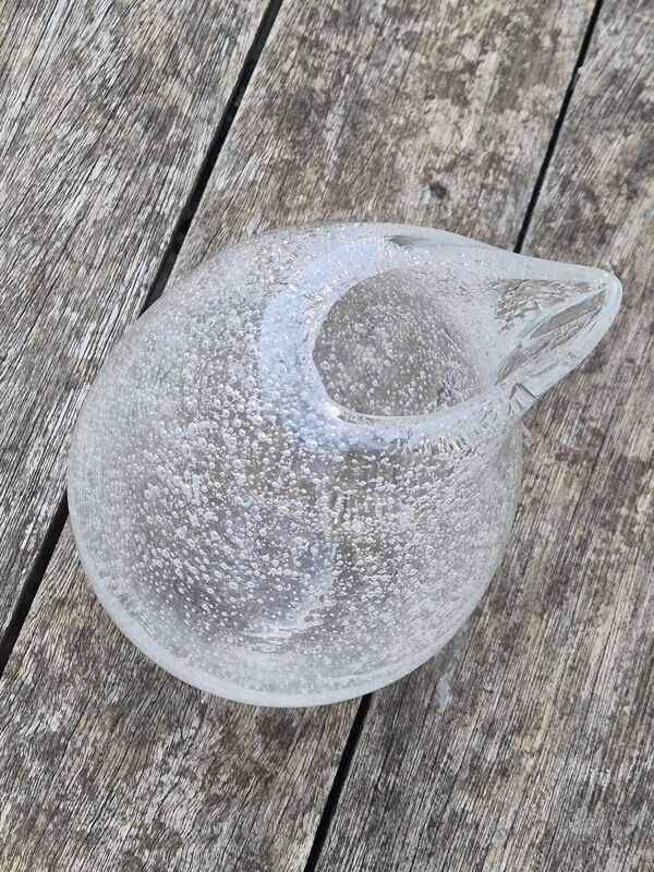 Petit vase bullé en verre soufflé