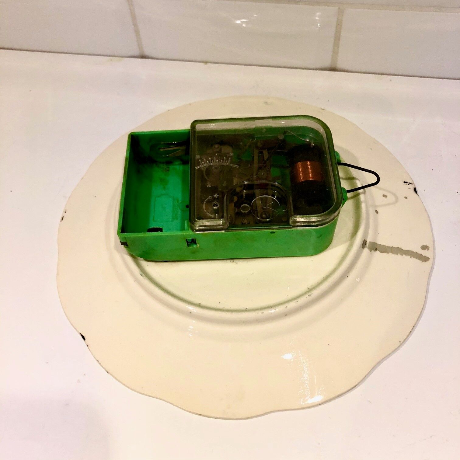 Naïve clock of the 1920s