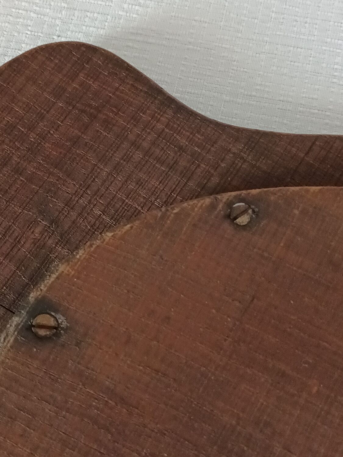 Vintage oak top engraved parrots