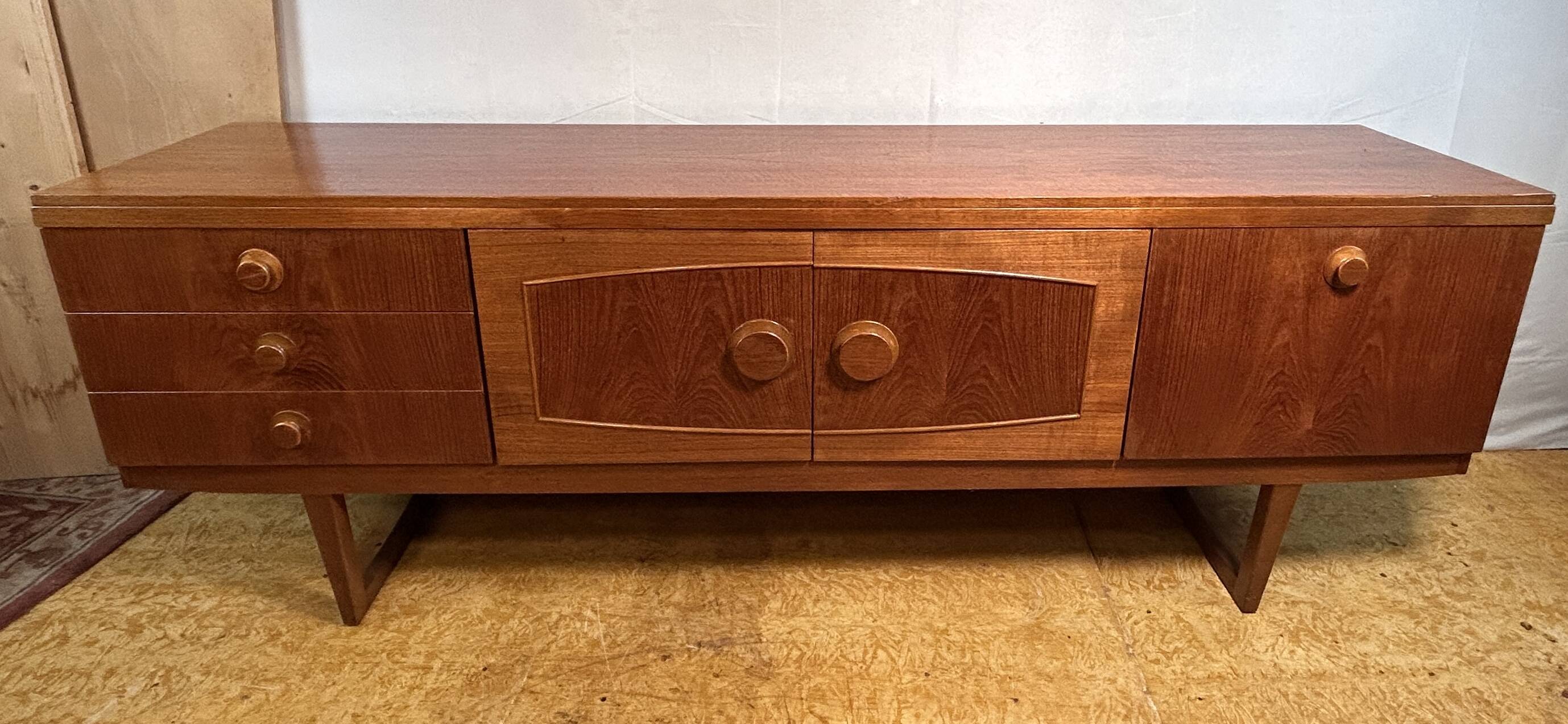 Buffet rétro vintage en teck du milieu du siècle par Beautility – Élégant des années 1960