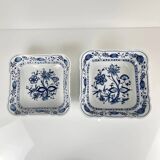 Pair of square dishes in Blue Onion porcelain Kahla – East Germany, 1960–1980