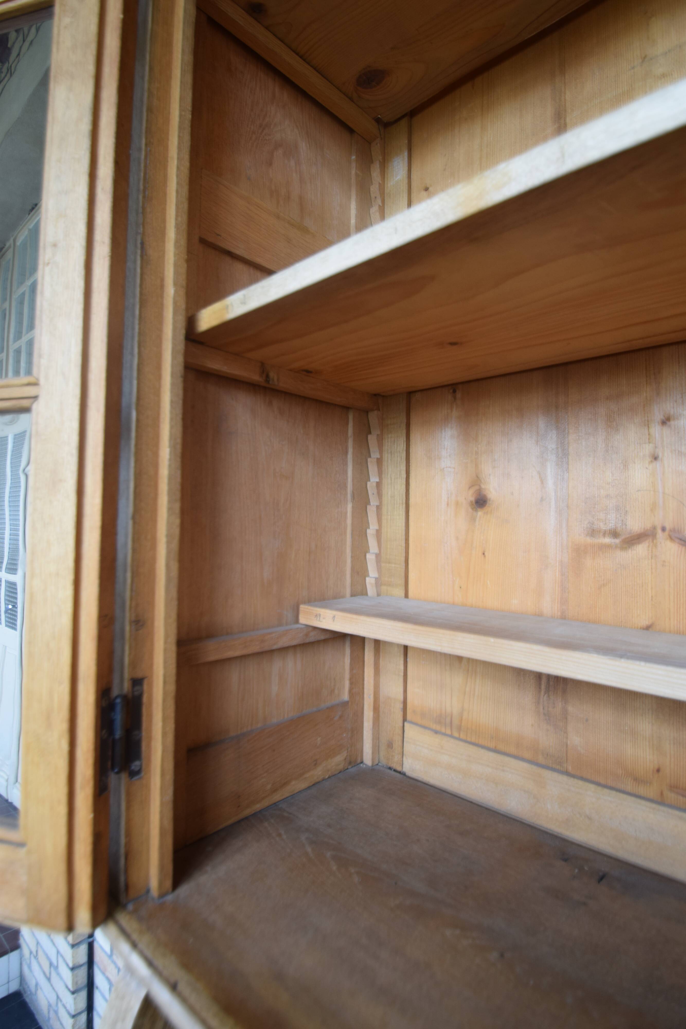 Glass library of a medical school in solid oak from the 1950s.