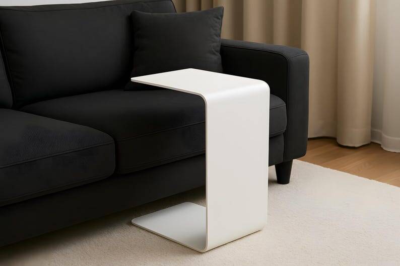 Table d'appoint minimaliste en acier