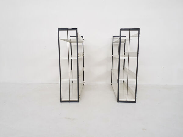 Ensemble de deux étagères de livres en métal noir et blanc attrb. à Tomado, Hollande, années 1950