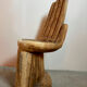Chaise en forme de main