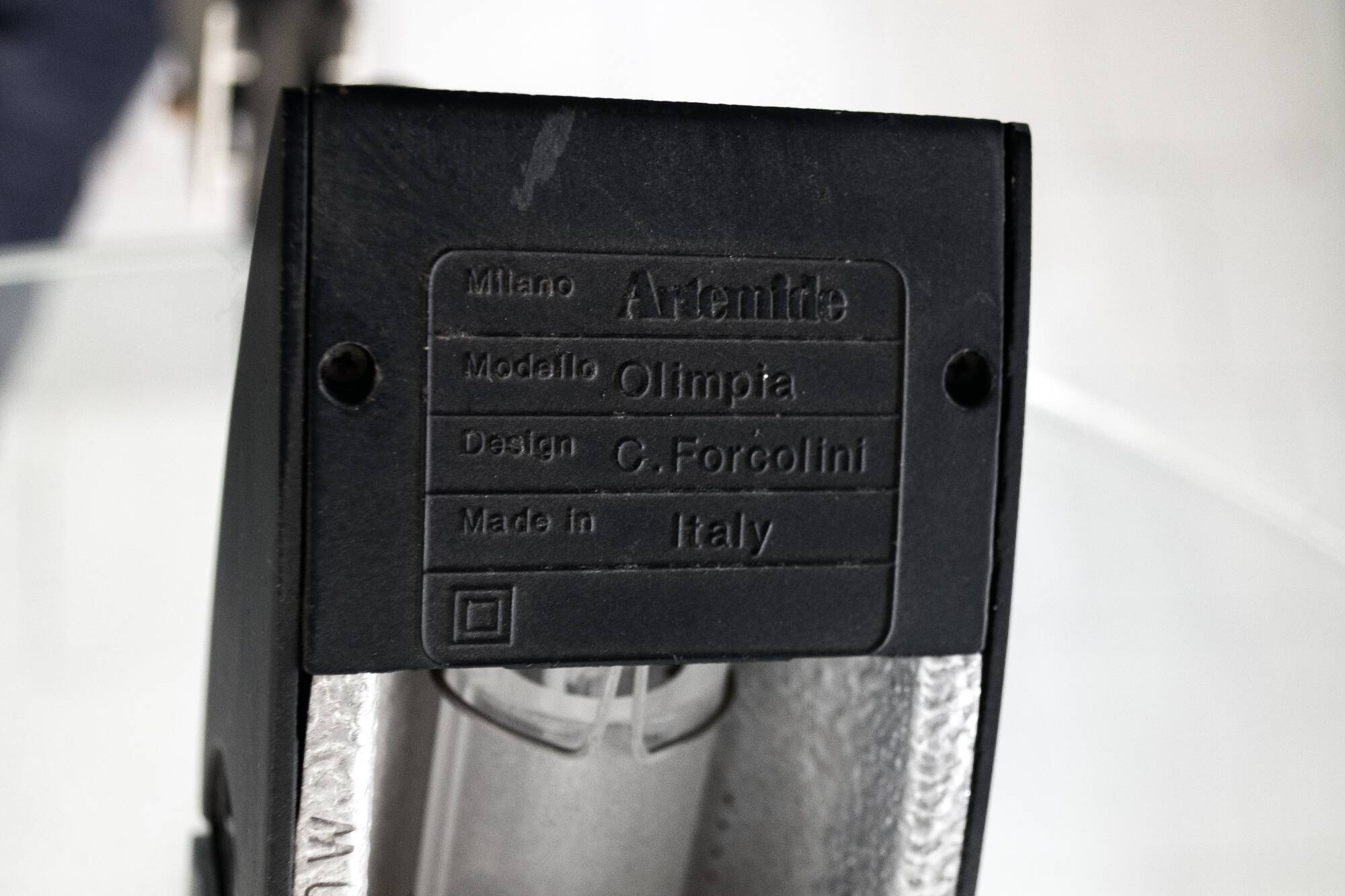 Lampada da terra Olympia di Carlo Forcolini per Artemide, anni '80