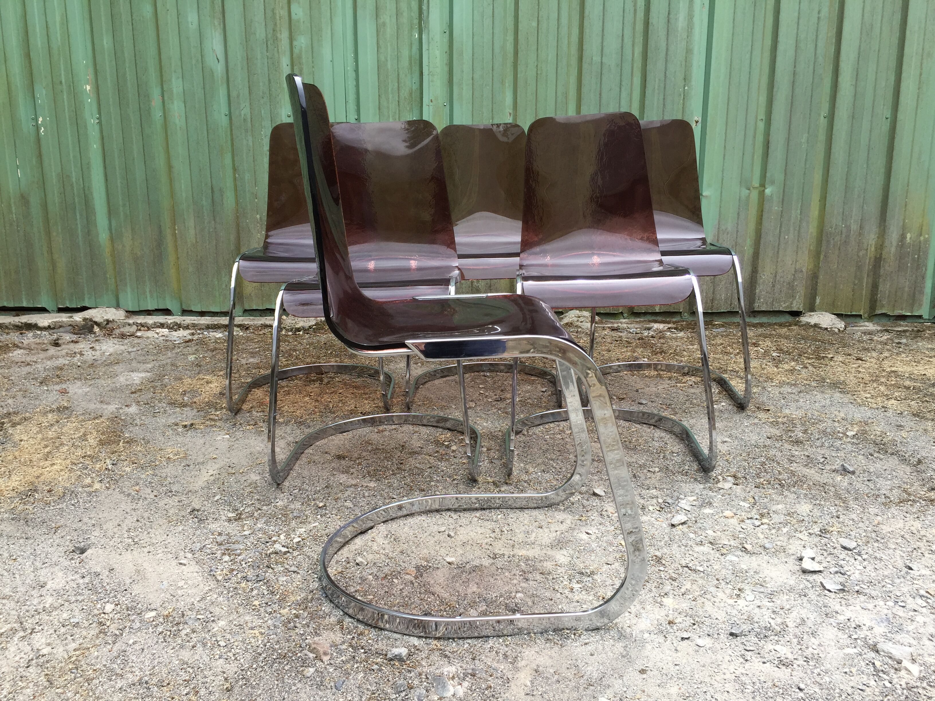 Chairs in plexiglas with chrome metal base