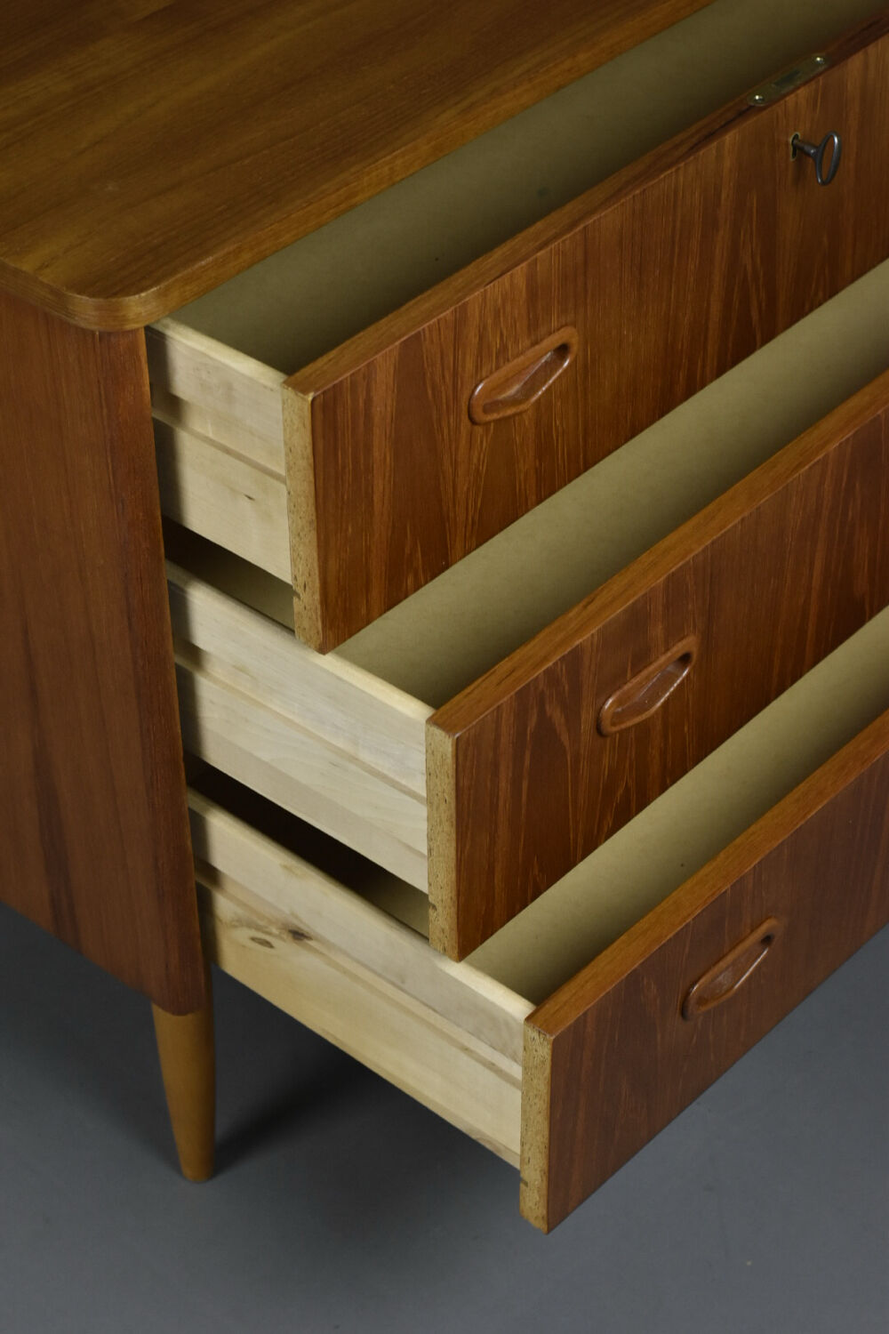 Commode scandinave en teck, années 1960