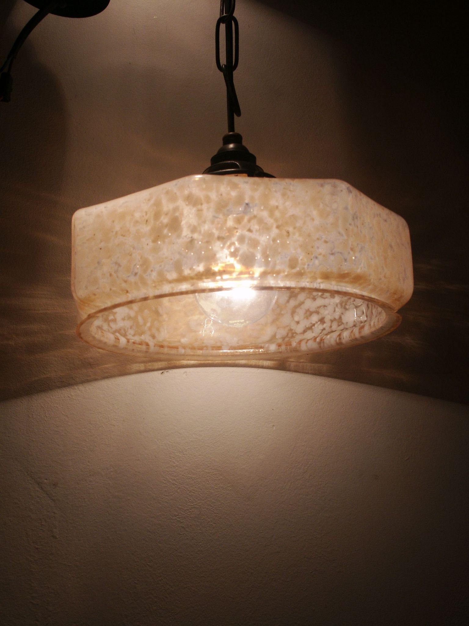 Pink opaline suspension