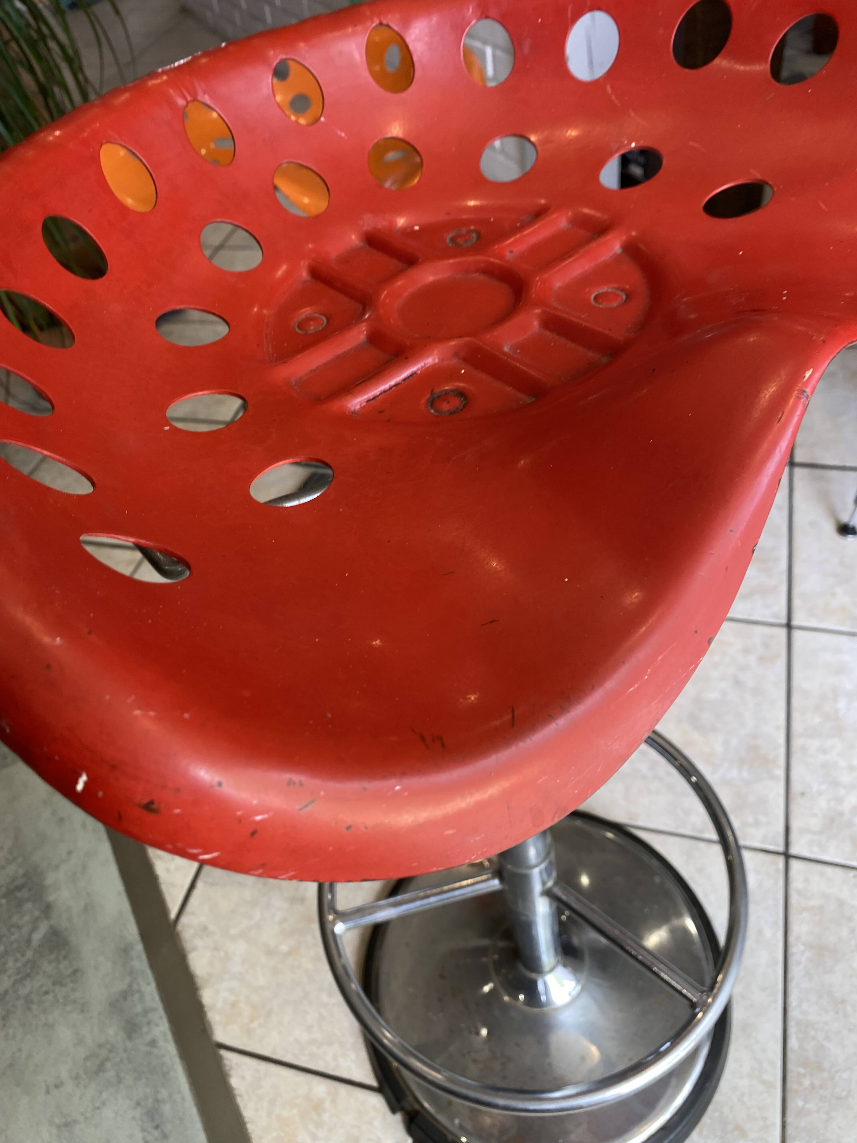 Red stool Faucheuse swivel Etienne Fermigier mirima 70