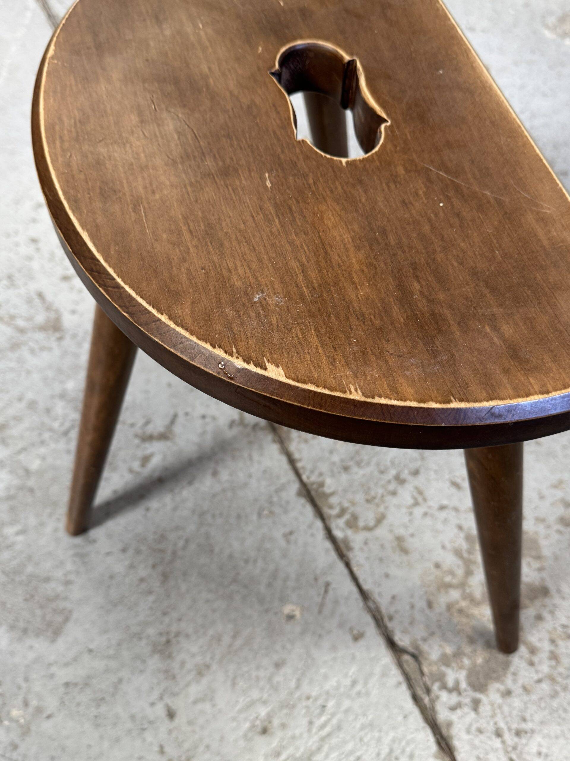 Tabouret tripode