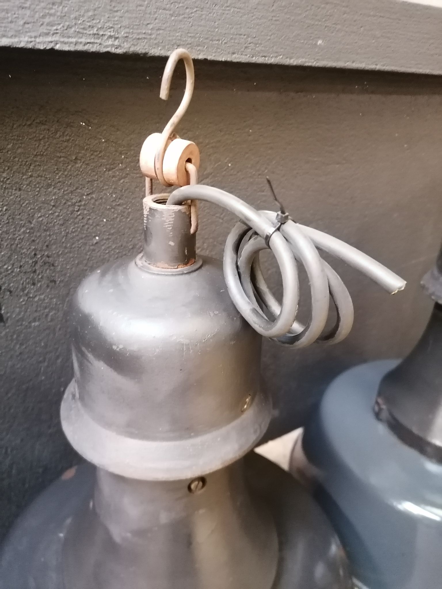 Industrial hanging lamps in enamelled metal, 50