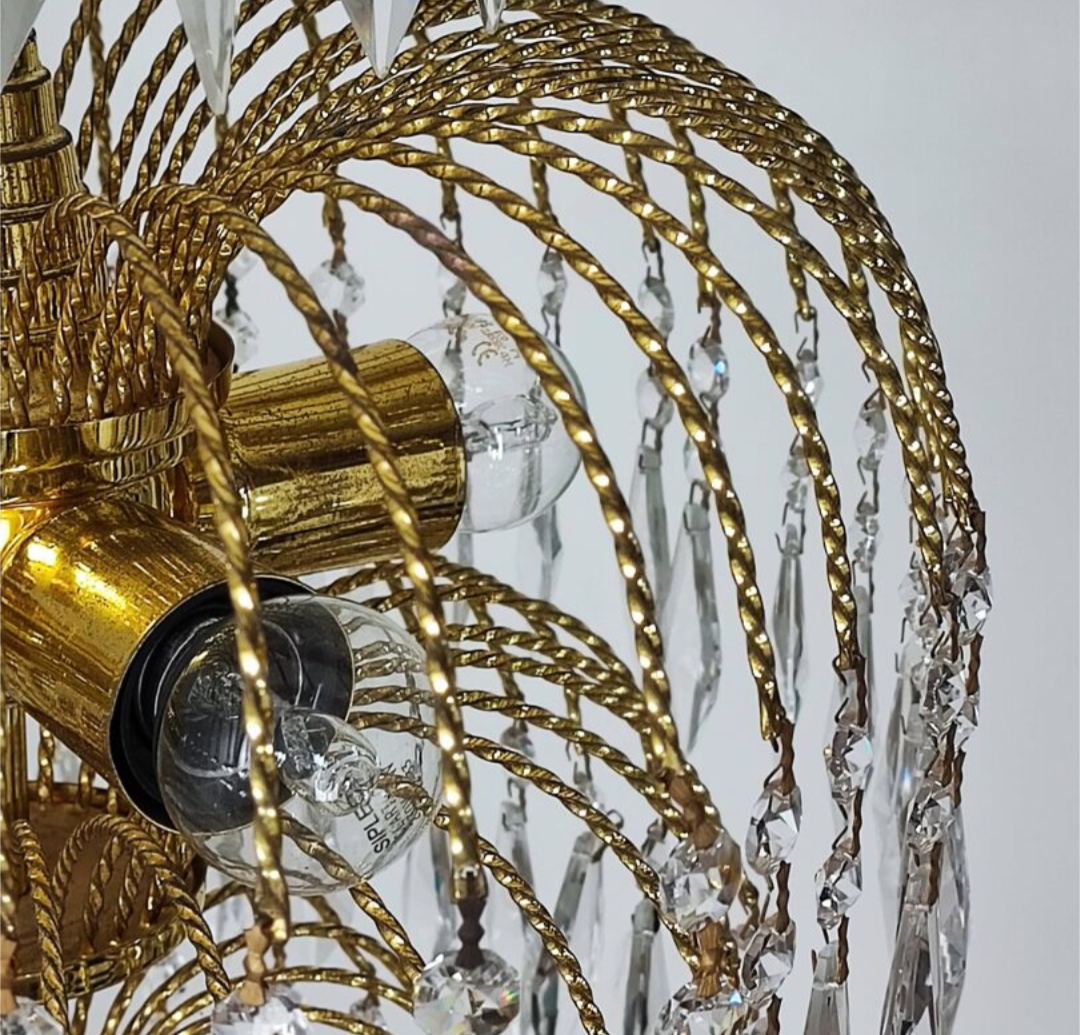 Chandelier with cascading pendants