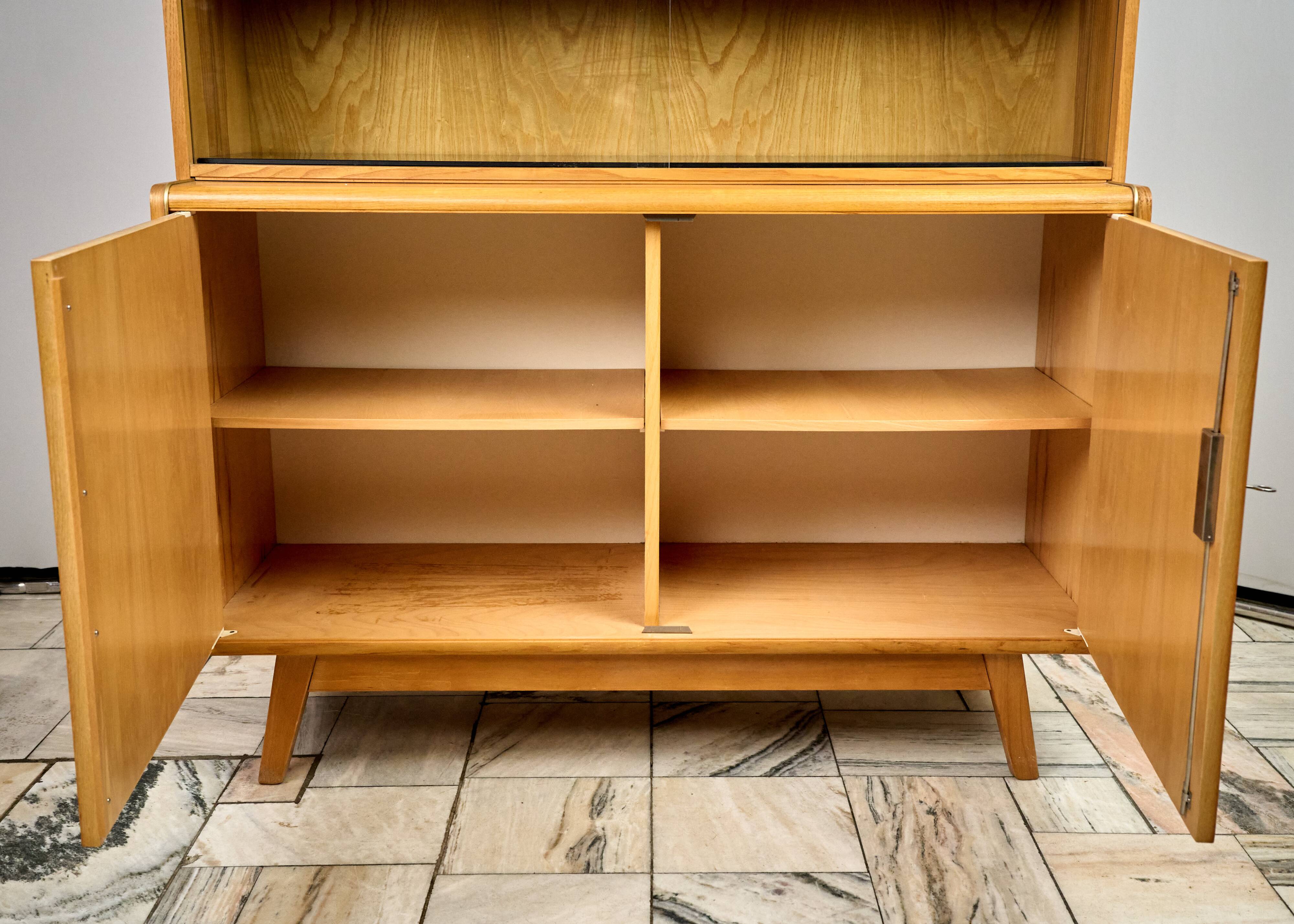 Vitrine par Hubert Nepožitek et Bohumil Landsman pour Jitona, années 1960.