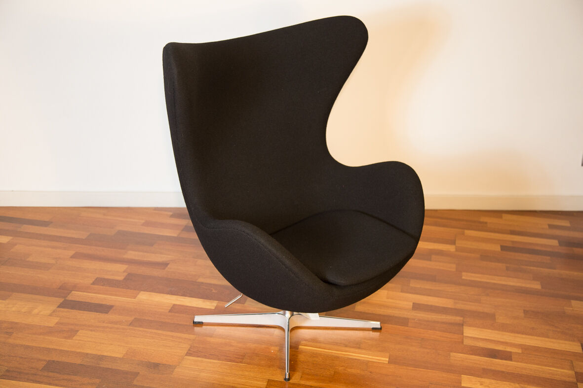 Egg chair by Arne Jacobsen for Fritz Hansen