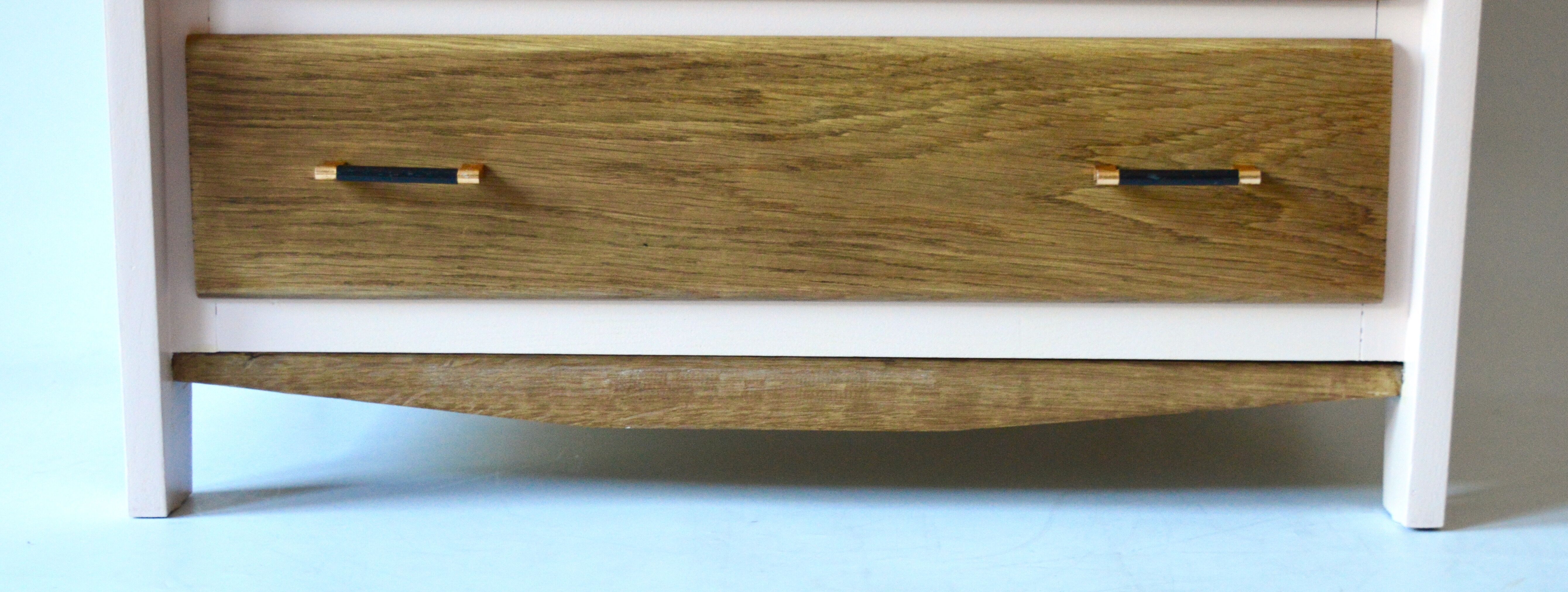 Commode rose poudré