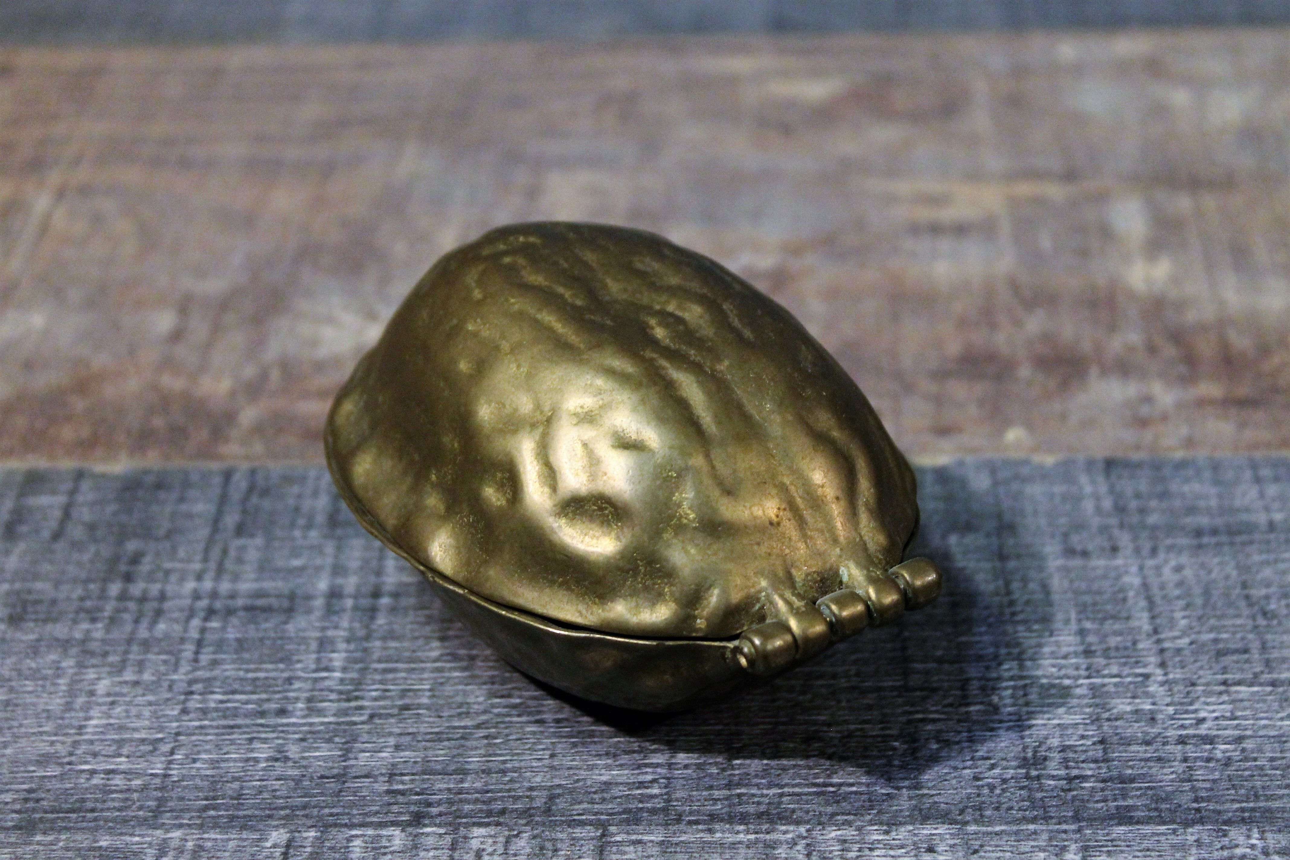 Ashtray nuts 1960