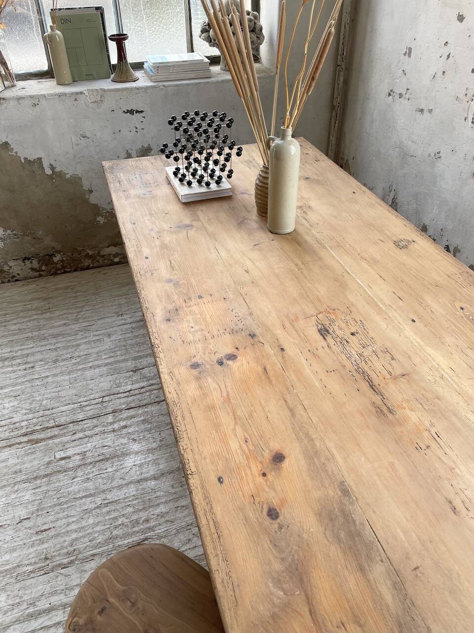 Farmhouse table with spindle legs in oak and pine, 2.5m