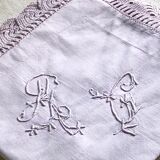 Taie d'oreiller ancienne en coton lilas