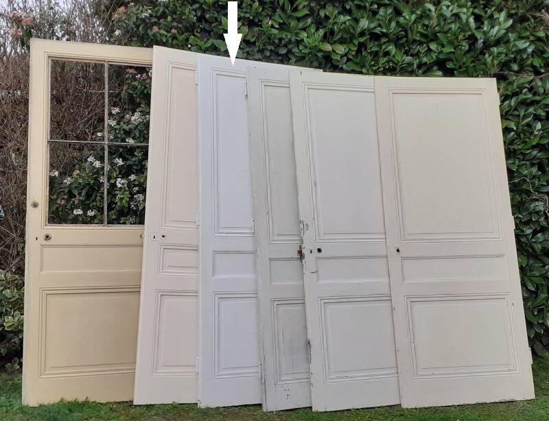 Communication door h221.5xl90cm old paneled, molded, interior