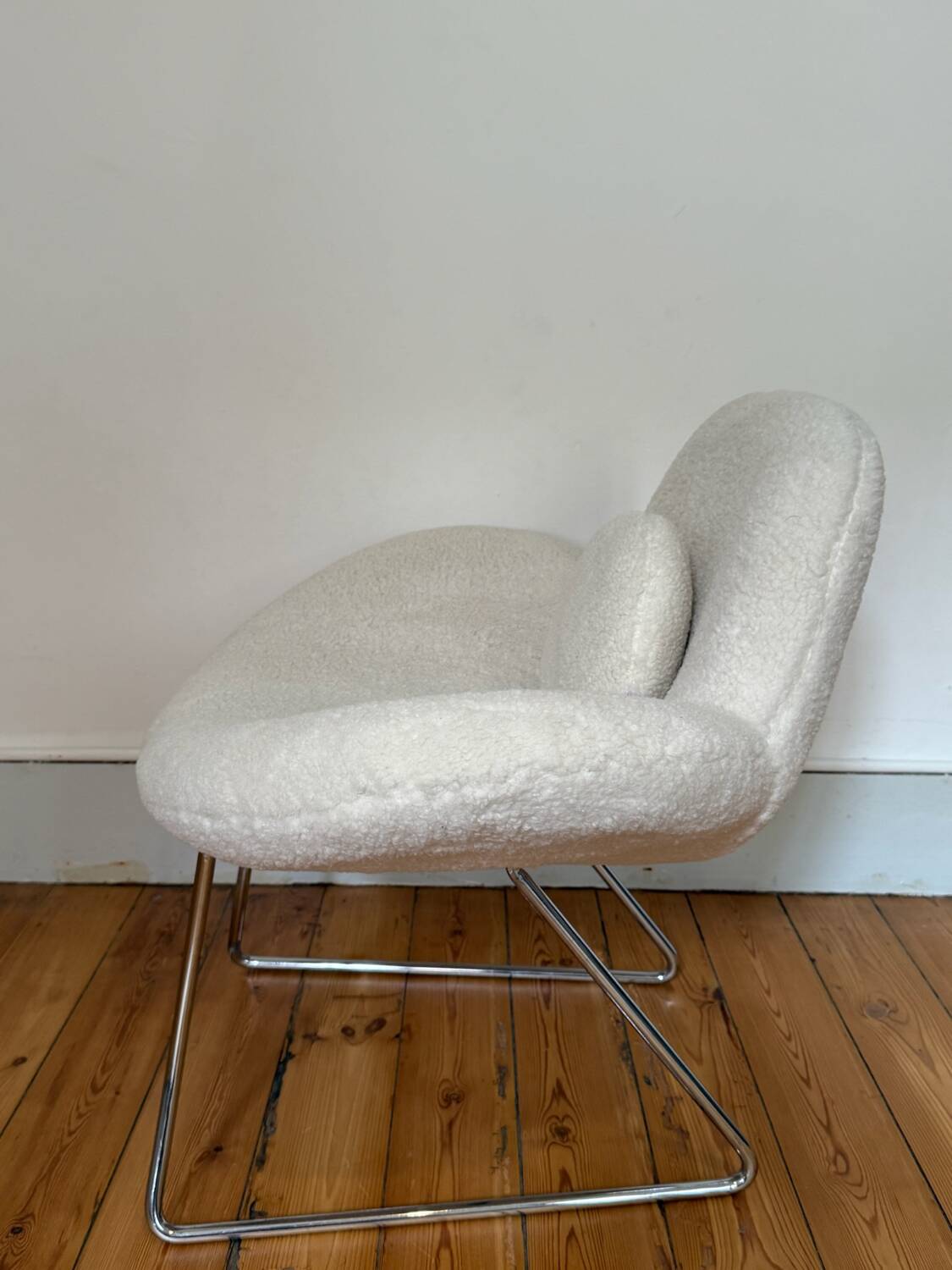 Pair of ultra-comfortable armchairs in white terry fabric