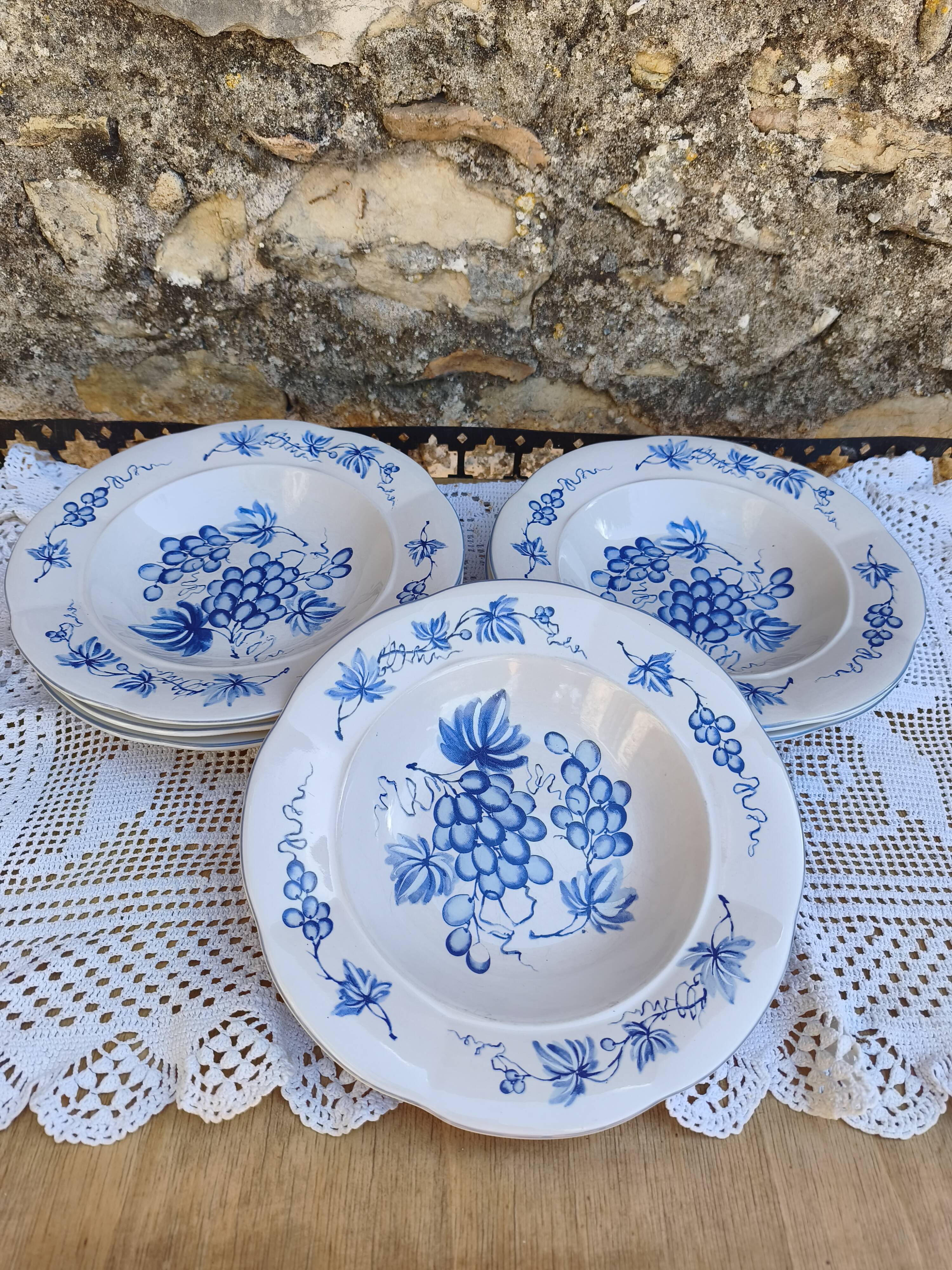 Set of 6 deep plates Crown Dynasty - blue grape cluster design