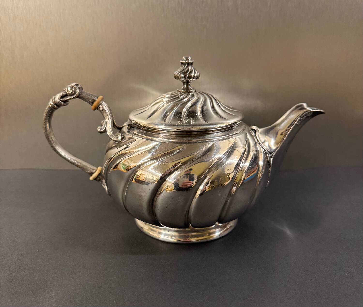 Teapot from the silversmith's house of Cailar & Bavard, early 20th century