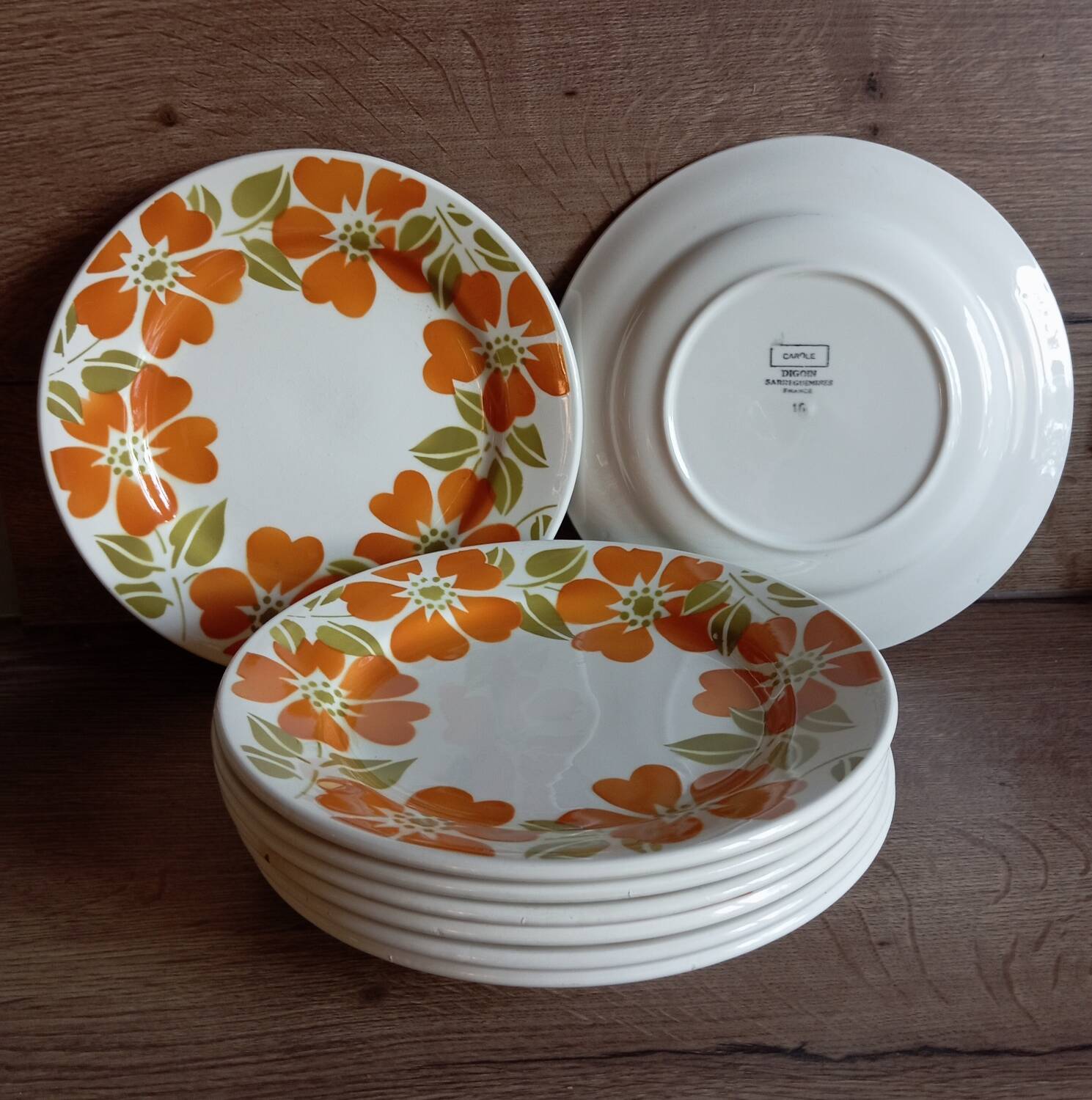 8 Digoin seventies floral dessert plates