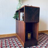 Low separation bookcase