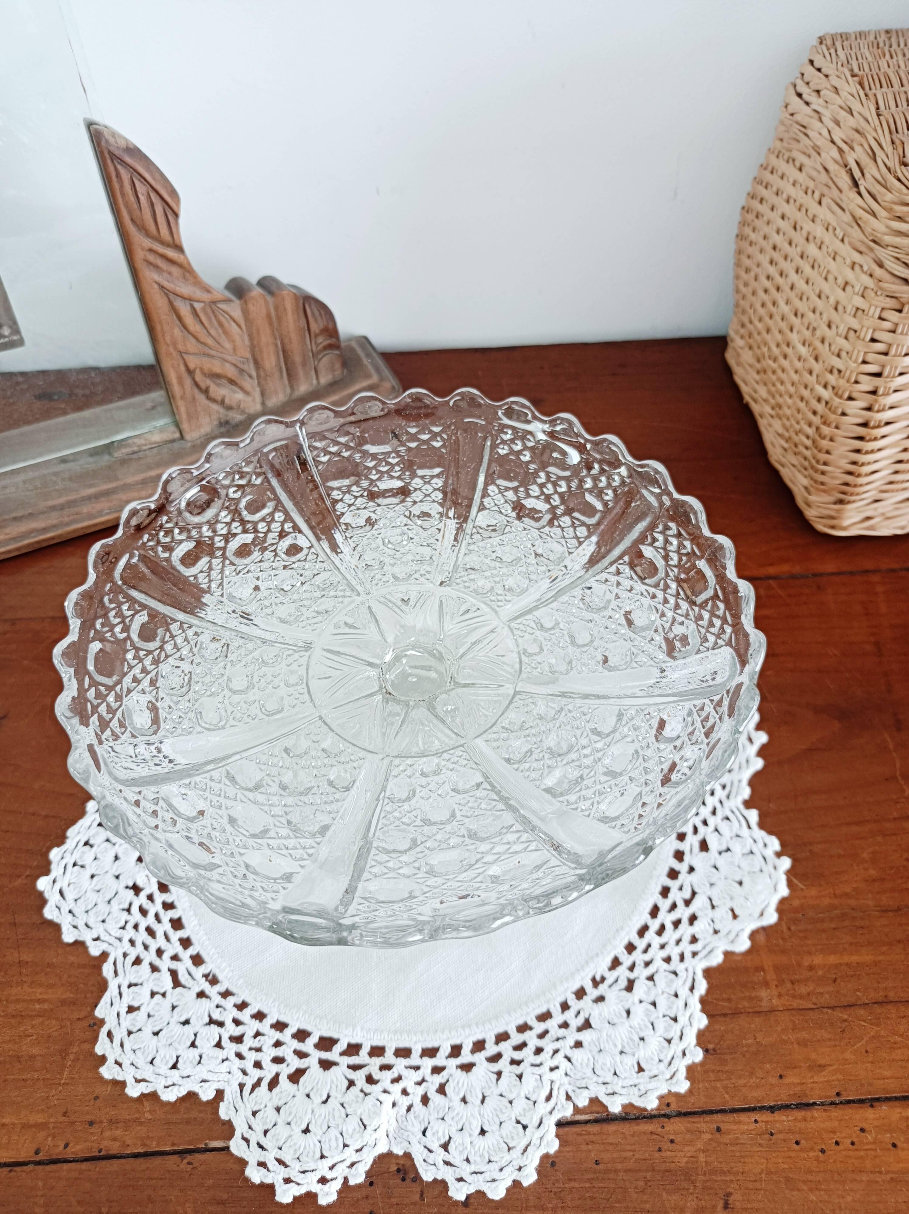 Glass fruit bowl on foot