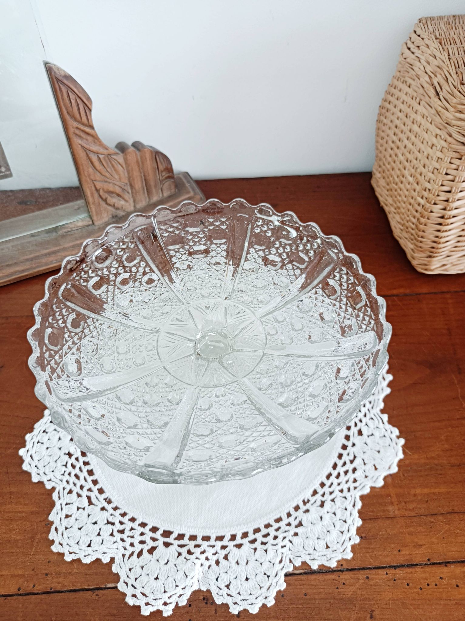 Glass fruit bowl on foot