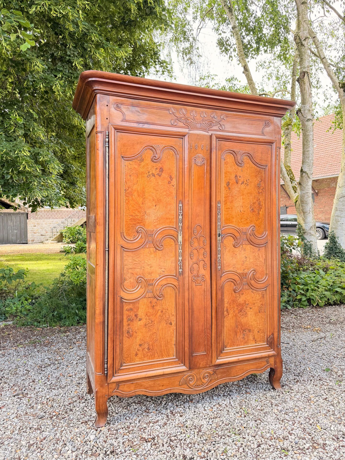 Bressane wardrobe in walnut in Louis XV style, 19th century.