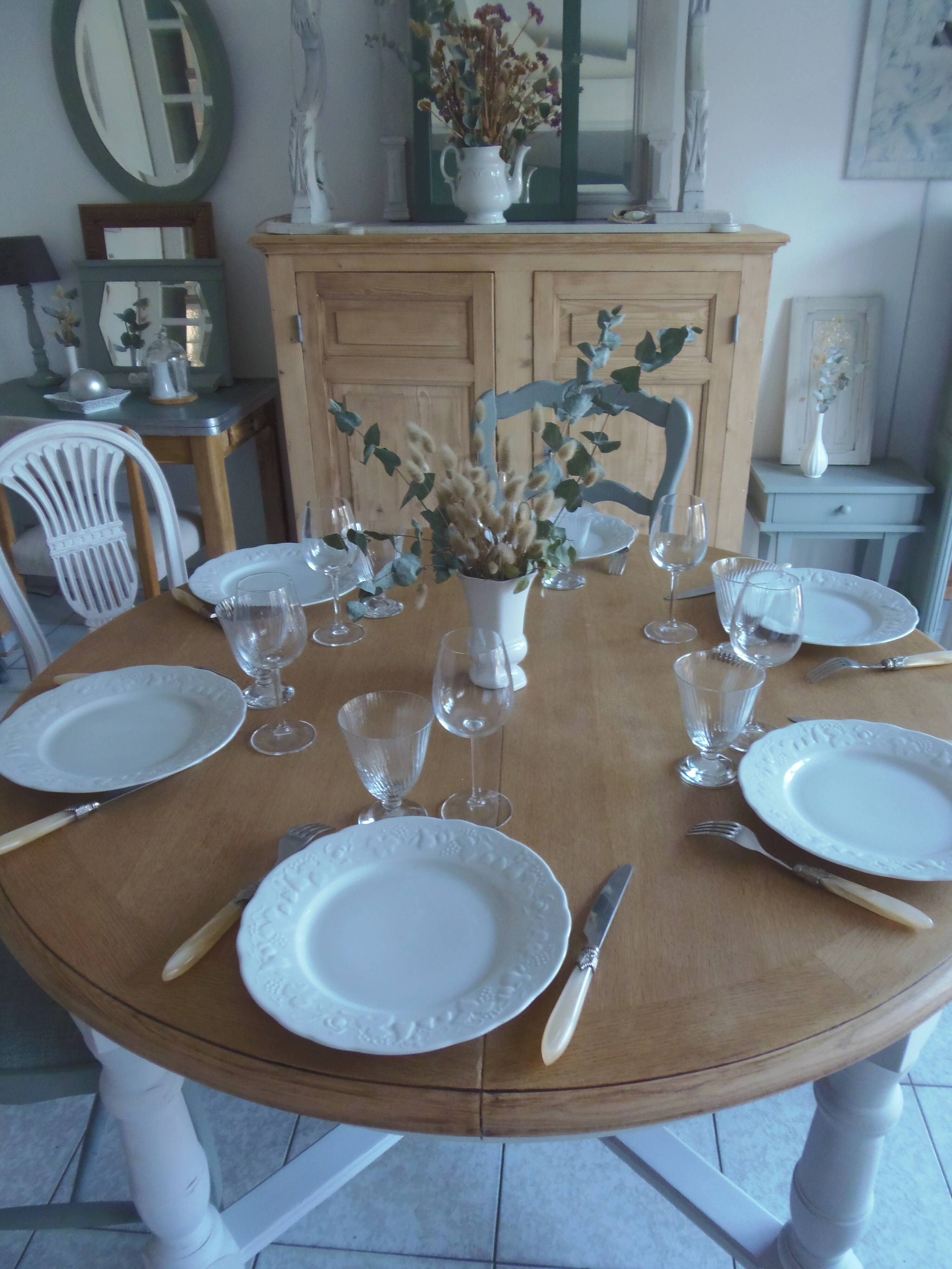 Round table with pearl gray patinated oak base, wooden top.