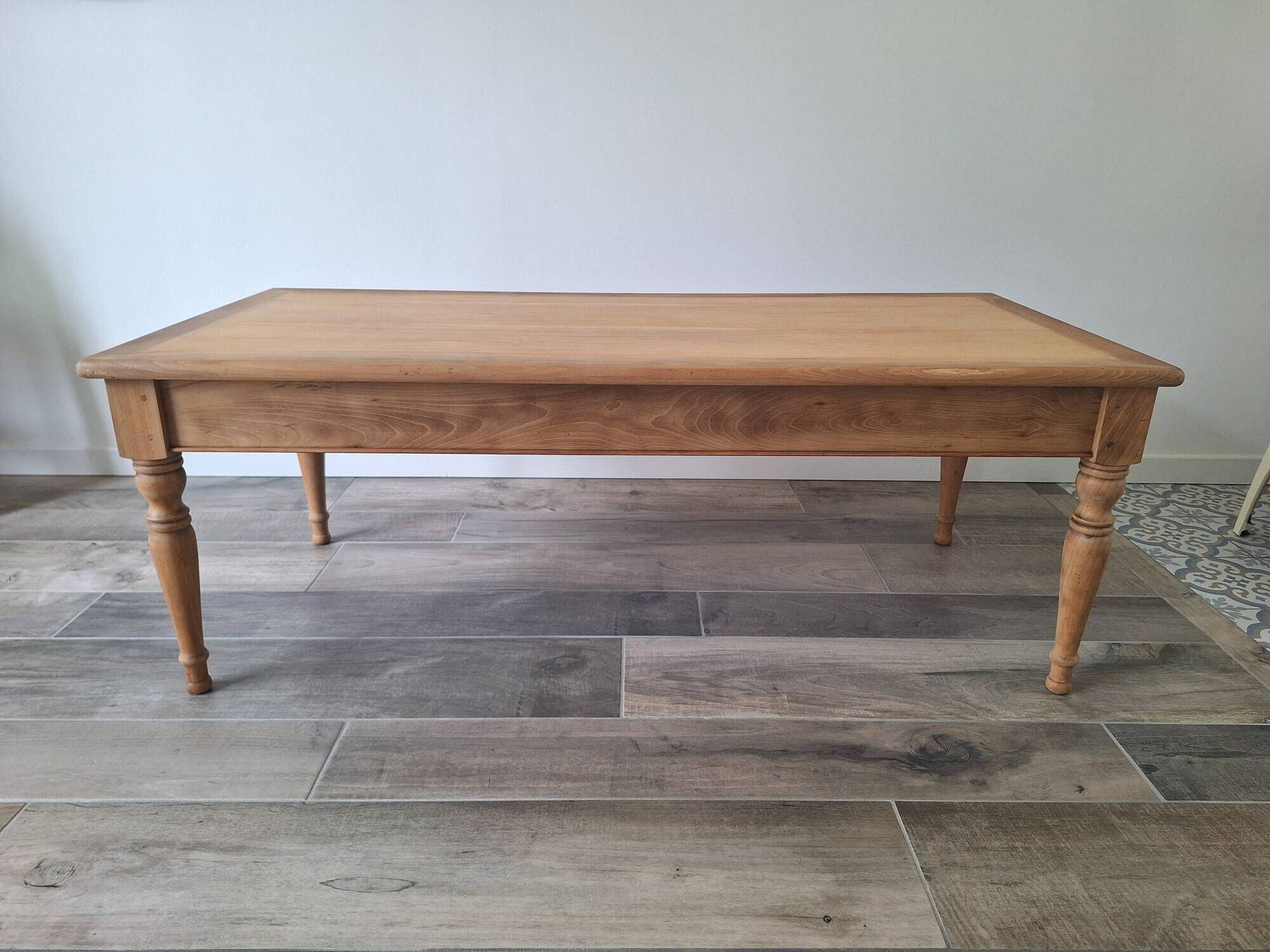 Farmhouse coffee table country style