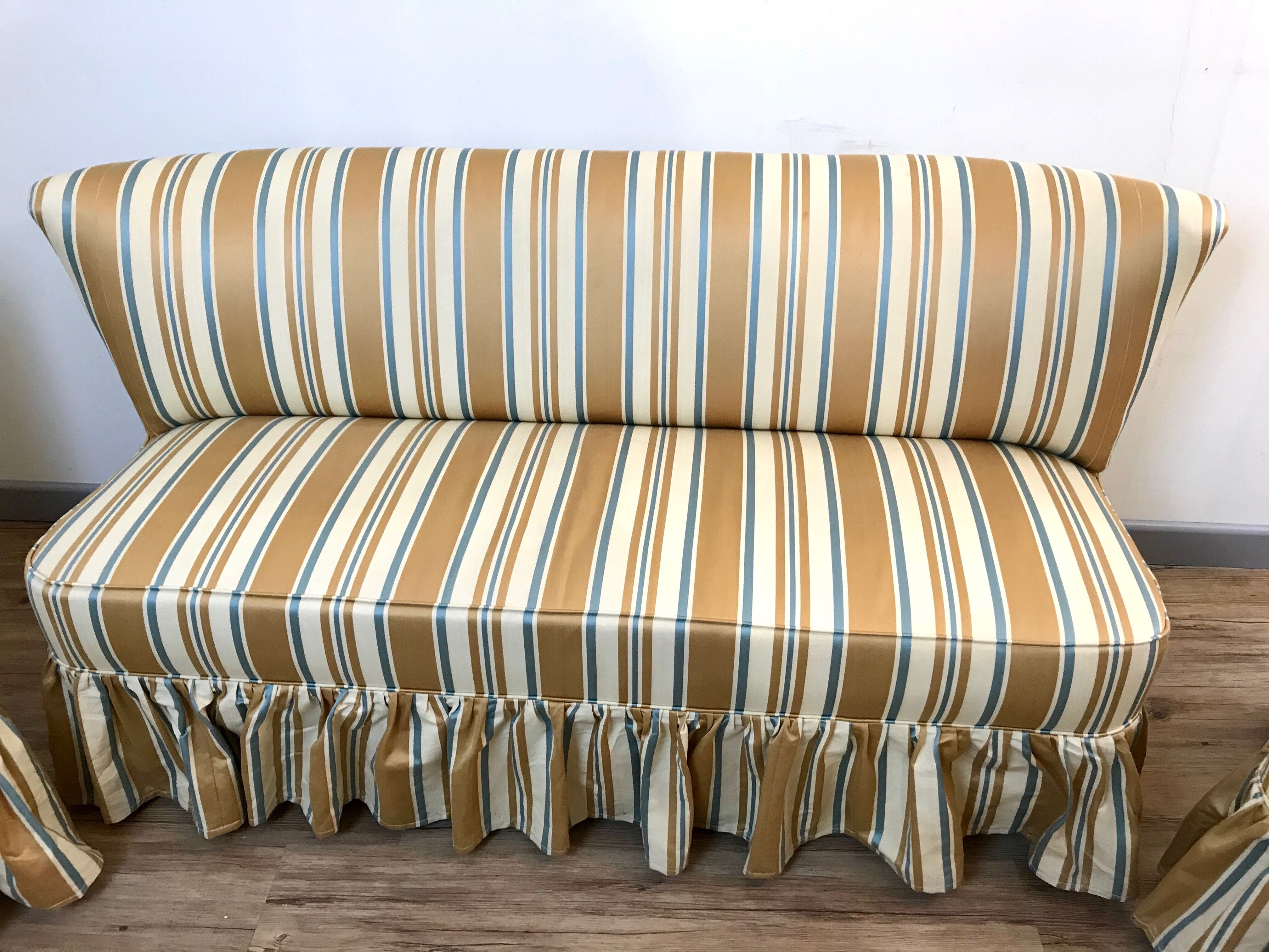 Set sofa and armchairs toad