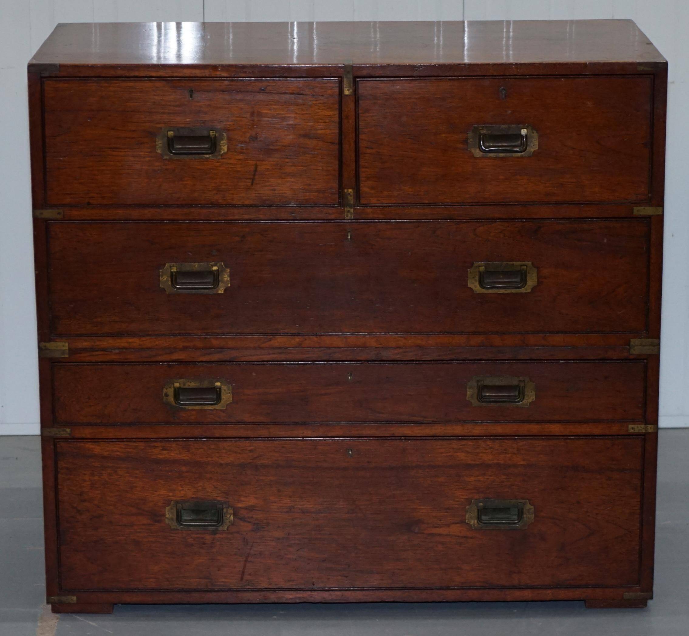 Commode de campagne estampillée Army & Navy C.S.L avec bureau rabattable