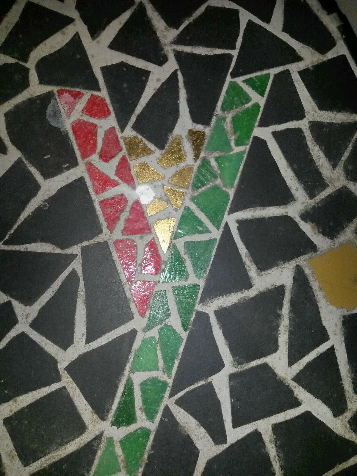 Table low pedestal 1950/70 in tiled concrete