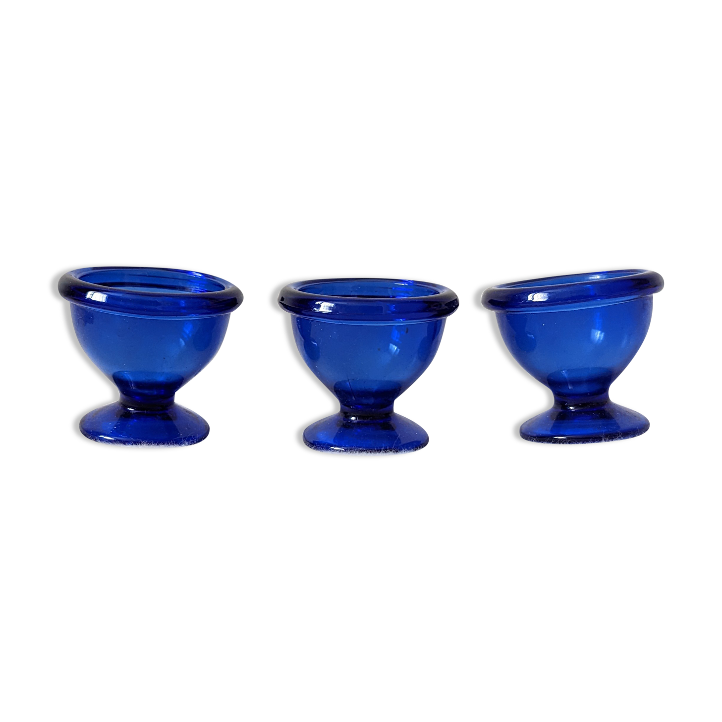 Blue shells Arcoroc France of the 70s French manufacture Height: 5 cm Diameter: 5.5 cm