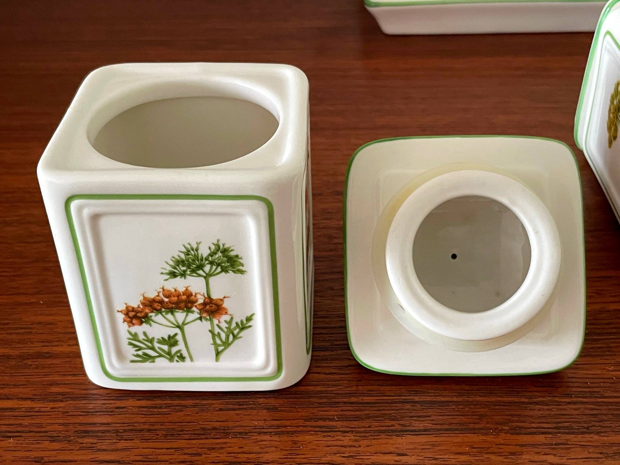 Spice pots and their tray Villeroy and Boch in earthenware