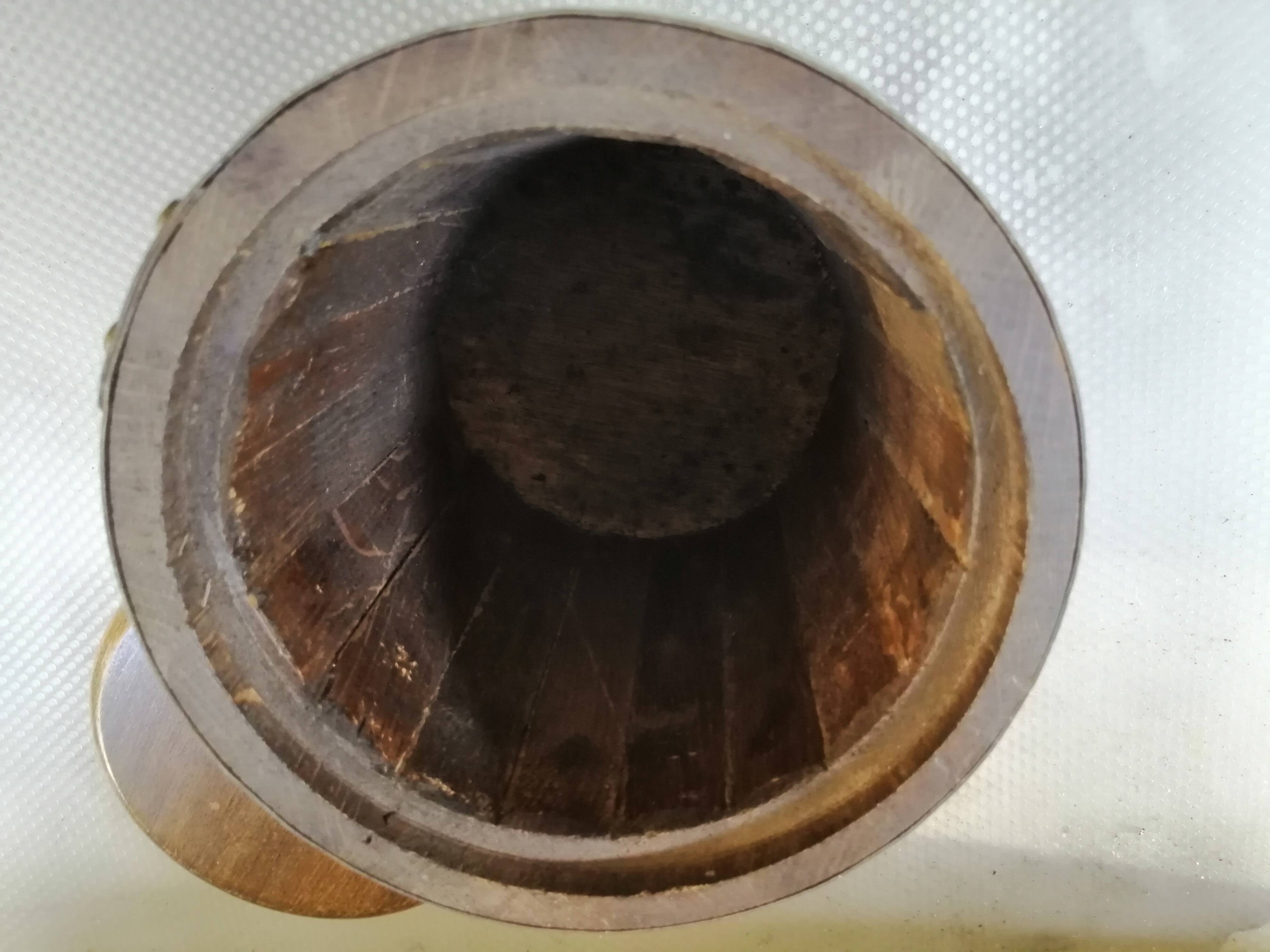 Ice bucket in late 19th Country