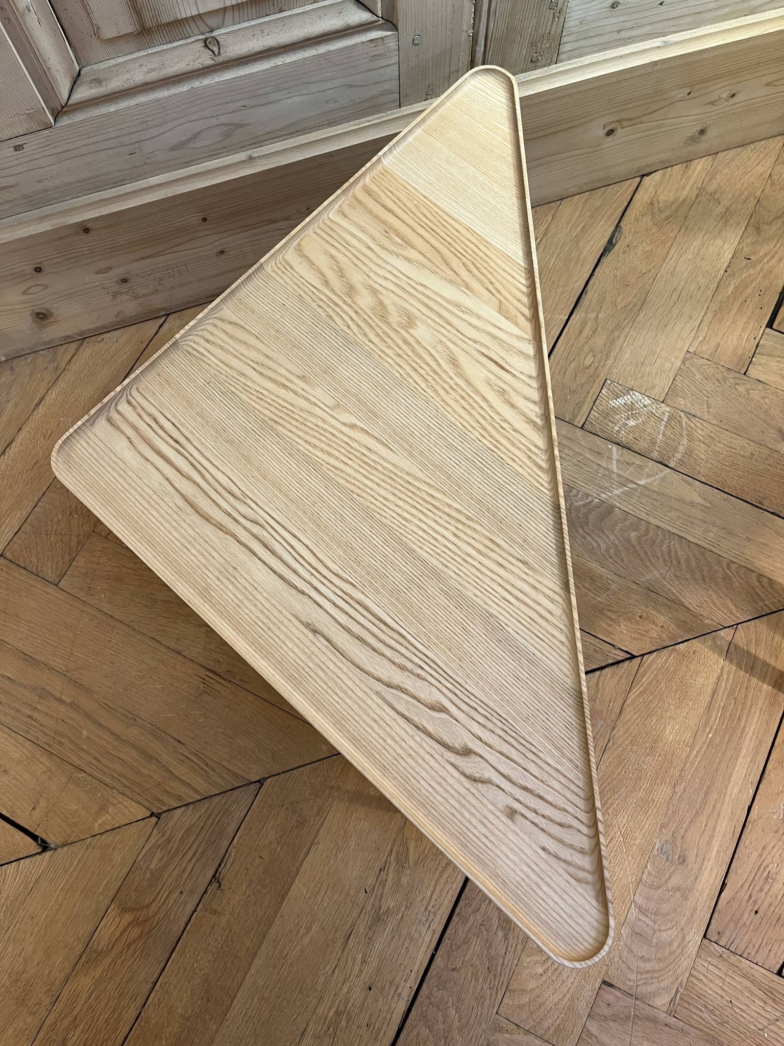 Table basse modèle « torei » designer luca nichetto éditeur cassina
