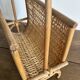Porte-revues vintage en rotin naturel  des années 60
