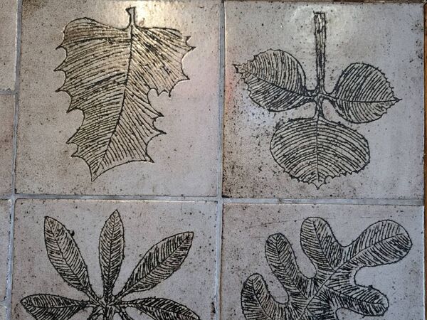 Table basse Jacques Blin en céramique émaillée,  bois de chêne Francaise French Riviera 1960 Vintage