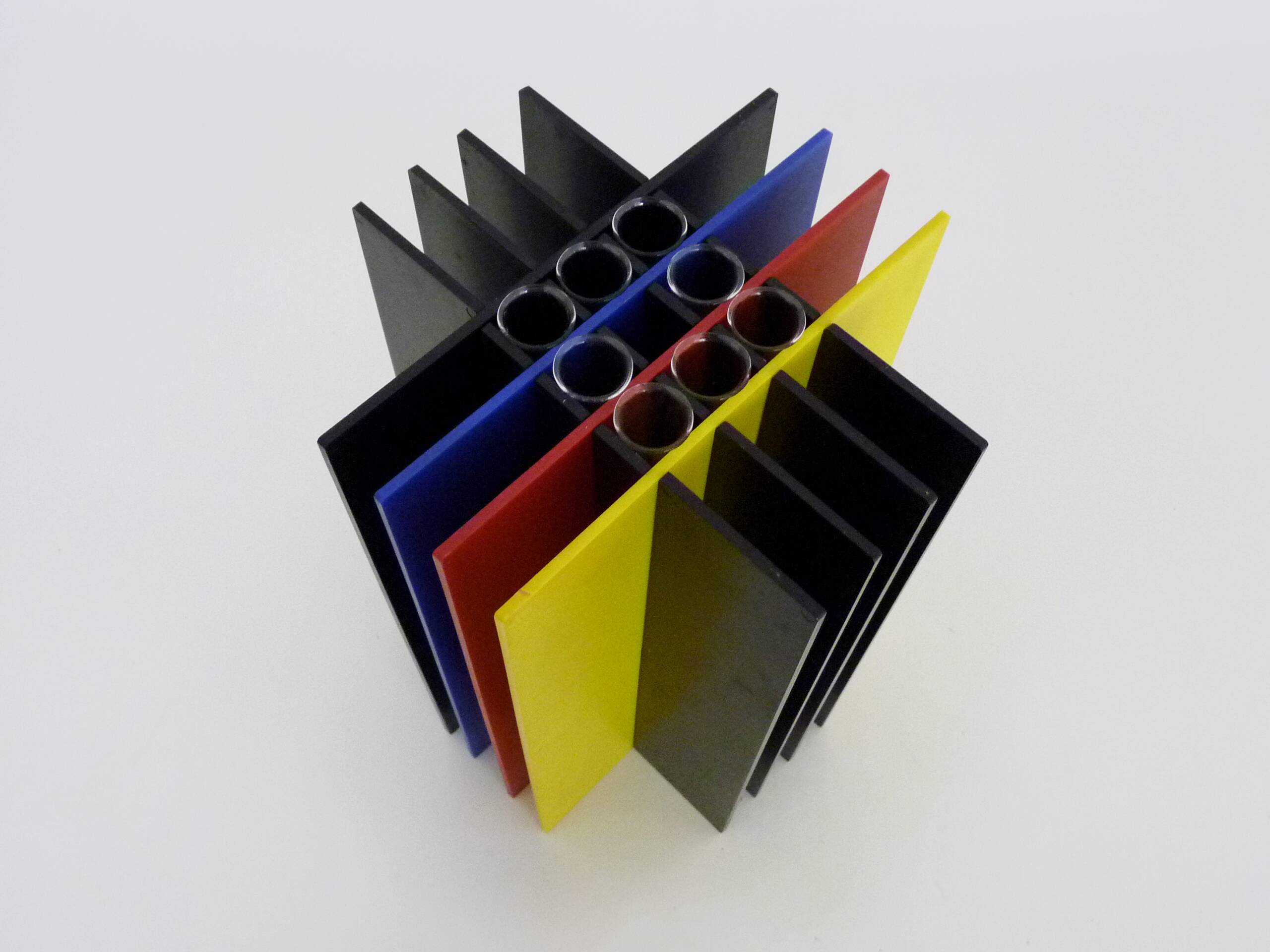 Reg Design Rarities Amsterdam Plexiglas Vase Memphis Milano 80s