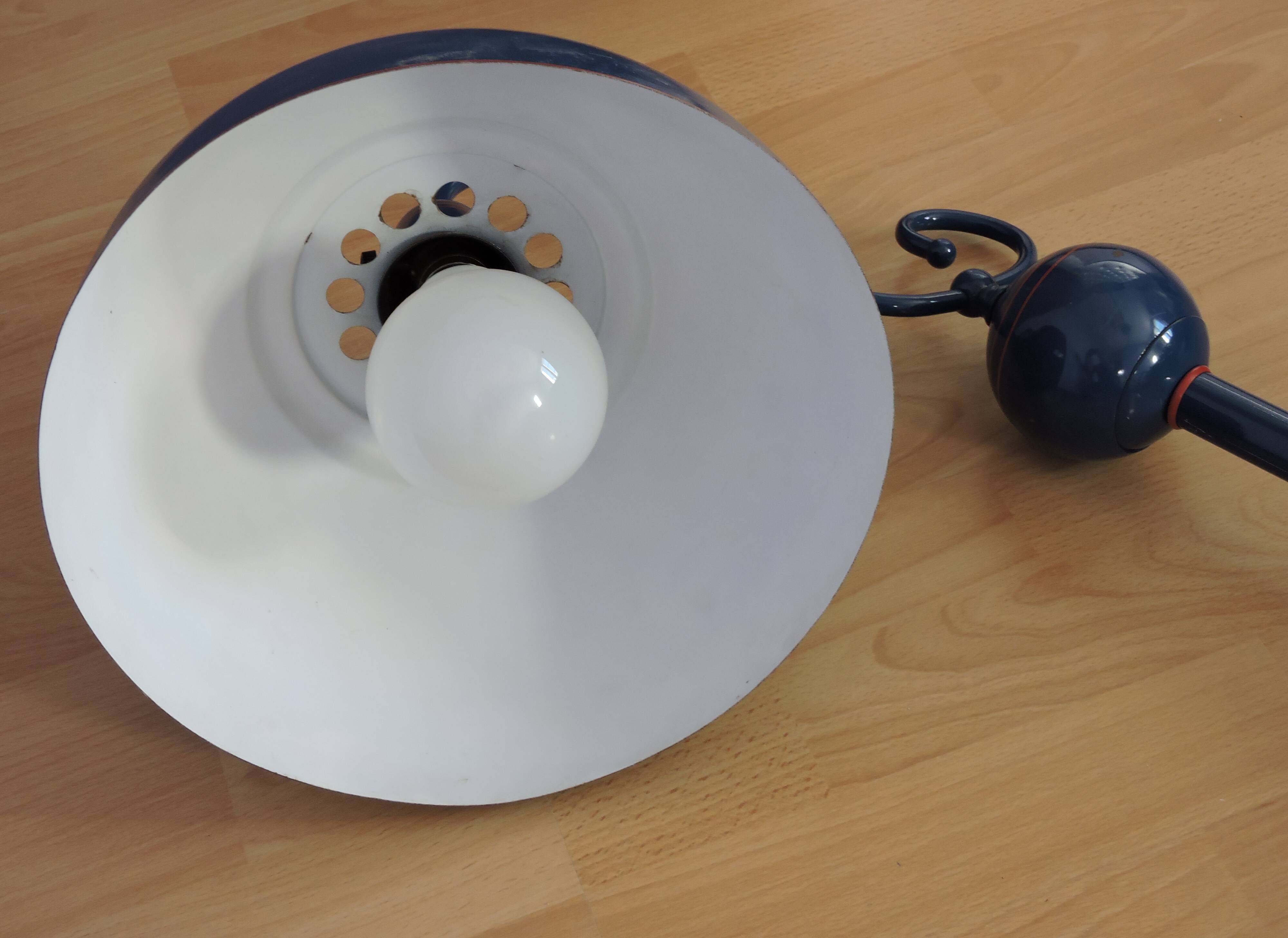 Lampe, lampadaire tôle rigitulle  années 50' underwriters laboratories