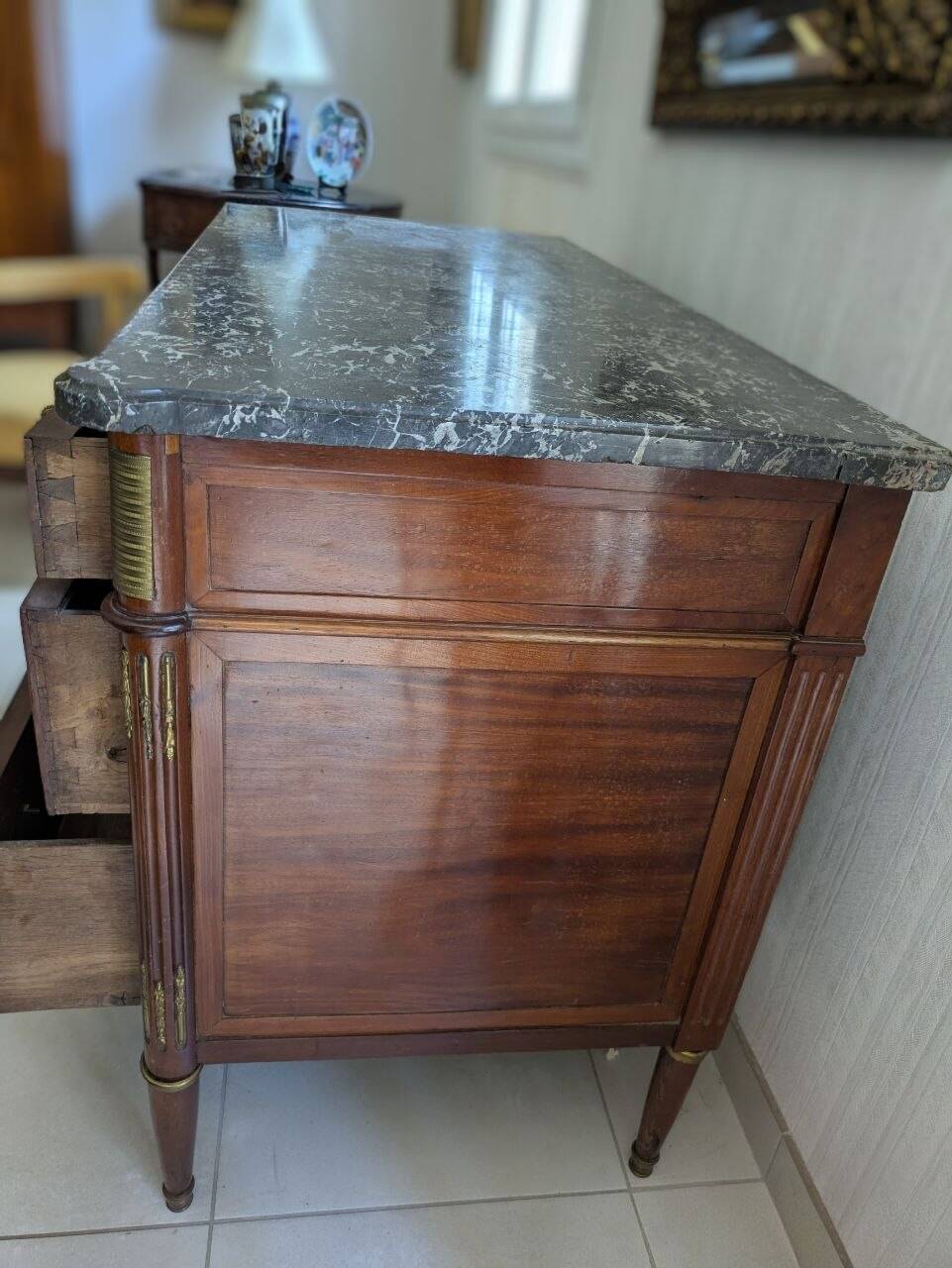 Commode en acajou estampillée f schey,cert. d'authenticité, ép. louis xvi
