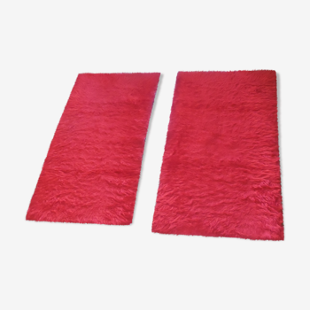 Ensemble de 2 tapis moumoute rouge vif , vintage 70's