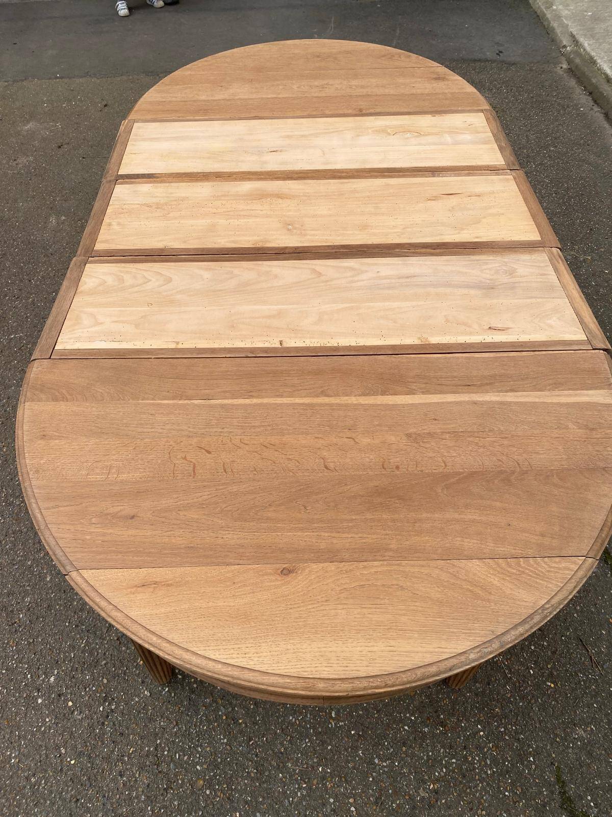 Renovated round Art Deco dining table, extendable, made of solid oak, 210cm.